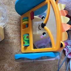 子供の使ったおもちゃ。電池入れれば大きい方が遊べます。コロコロ転ばす鏡のおもちゃもつかえますの画像