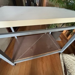A4シュレッダーと丈夫な作業台