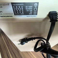 A4シュレッダーと丈夫な作業台の画像