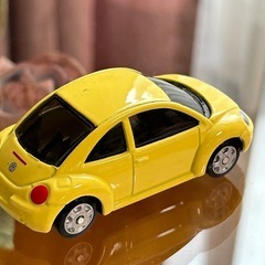 ミニカー　フォルクスワーゲンニュービートル　MAISTO製　4.5×10×3.5の画像