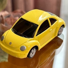 ミニカー　フォルクスワーゲンニュービートル　MAISTO製　4....