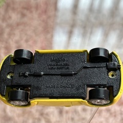 ミニカー　フォルクスワーゲンニュービートル　MAISTO製　4.5×10×3.5の画像