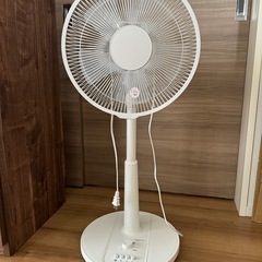  【キャンセル待ちです
】リビング扇風機　新品同様   