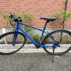 【500円引きクーポン】 青 自転車 Bloom Koda クロスバイク 豪徳寺のクロス (二個泥) 自転車本体