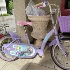 子供用自転車　ディズニーソフィア　屋根付き保管