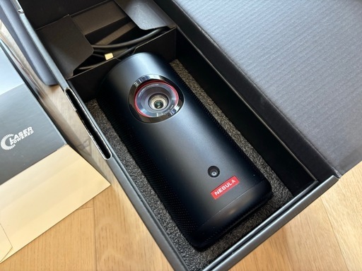 Anker Nebula Capsule3 Laser三脚付き