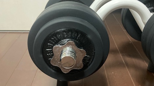 【取引中】トレーニング用品一式　筋トレセット　フラットベンチ　ダンベル30kg (15kg×2)　ダンベルラック