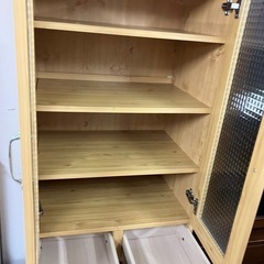 取引場所 南観音 K2409-458 キッチンキャビネット 汚れキズあり 上段扉が開閉しにくいです。の画像