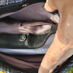 新品未使用品 美品 JRA シャークスキン　高級バッグ 幅32cm 高さ23cm 内ポケット 5個 外に1個の画像