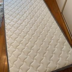 美品です シングルベッドサイズ マットレスの画像
