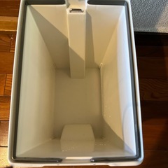 足で踏んで開ける　ゴミ箱の画像