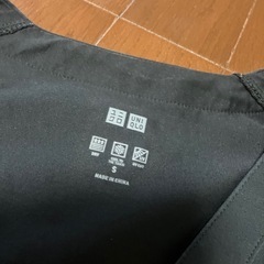 ユニクロ黒シャツ長袖の画像