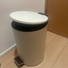 ゴミ箱の画像