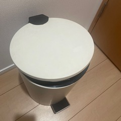 ゴミ箱の画像