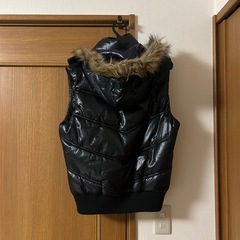 ダウンベスト　ファー付き　ブラック　Mサイズ　内生地パープルの画像