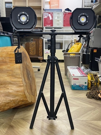 0009　 充電式LED投光器＋三脚