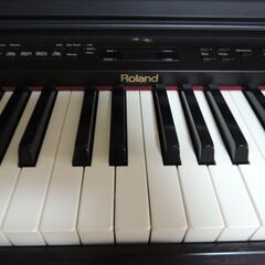 1996年製Rolandデジタル・ピアノ椅子付き。取りに来てくだ...