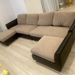 22日か23日の午前中の引き取り限定。ソファー　大人数用　使用年...