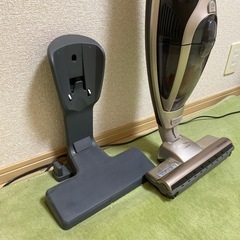 【引き取り予定者決定】日立　コードレス掃除機　充電スタンドタイプ　の画像