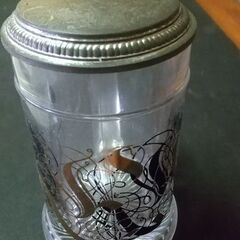 ガラス製　蓋つきビールジョッキ　蓋鉄製の画像