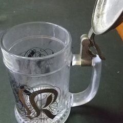 ガラス製　蓋つきビールジョッキ　蓋鉄製の画像