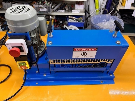 ケーブルストリッパー 皮むき機 電線むき機 電動剥線機 100V 【10983757】