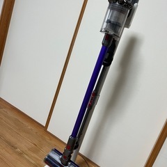 ダイソンコードレスクリーナーV10FF 【動きますがジャンクとします】