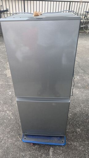 AQUA 2ドア冷蔵庫 AQR-13J 2020年製 通電確認済み 大容量フリーザー 低温フリーケース 耐熱100℃テーブル 強化ガラス棚