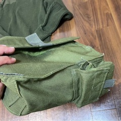 ミリタリーセーターとバックのセットの画像