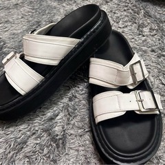 新品未使用！レディース厚底
サンダル