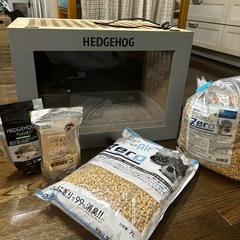 ハリネズミのハウス・チップ・餌など