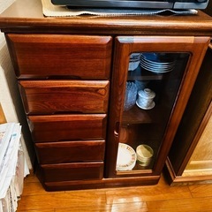 食器棚の画像
