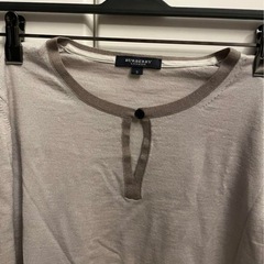 👚Burberry ニットトップス　グレージュの画像