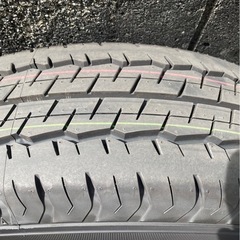 【取引中】ハイエース新車外し　タイヤ・ホイールキャップの画像