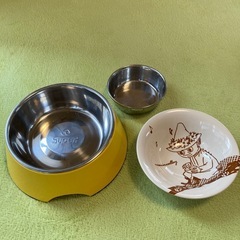 【引き取り手決まりました】犬の餌皿　お水入れ