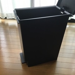 ダストボックス　　ゴミ箱の画像