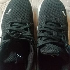 PUMA スポーツシューズ