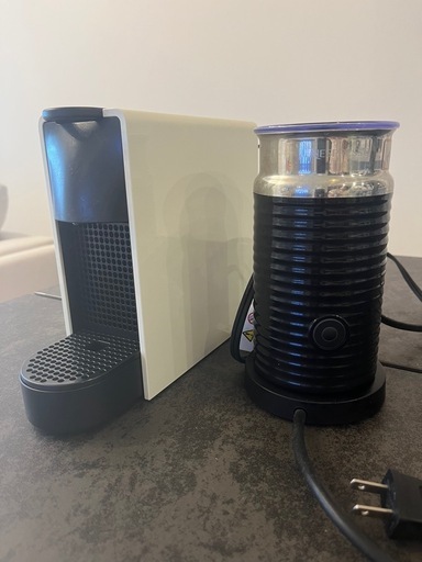ネスプレッソコーヒーメーカー　ピュアホワイト　エッセンサミニ　エアロチーノ3