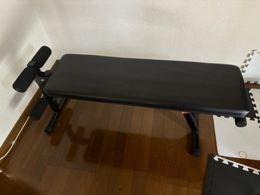ベンチとダンベル