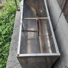 畜産業者必見‼️　餌箱　ステンレスの画像
