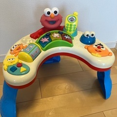 Elmo’s sing & teach table