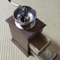 レトロな一品！手挽きコーヒーミル 引き出し付き ガラス容器付きの画像