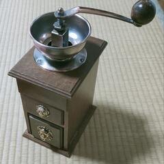 レトロな一品！手挽きコーヒーミル 引き出し付き ガラス容器付き
