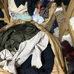 衣服まとめ売り　約8000枚　収納用袋、ボックス込みの画像