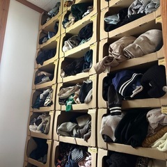 衣服まとめ売り　約8000枚　収納用袋、ボックス込みの画像