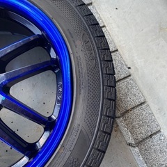 215/55R17スタッドレスタイヤとレイズホイールのセットの画像