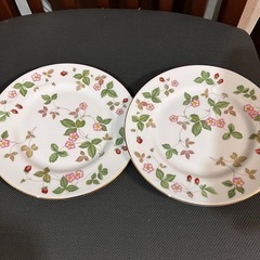 新品　3点セット✖️2 　WEDGWOOD ワイルドストロベリー　ティーカップ　ソーサー　ケーキ皿　セットの画像