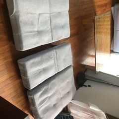 三人掛けソファーあげますの画像