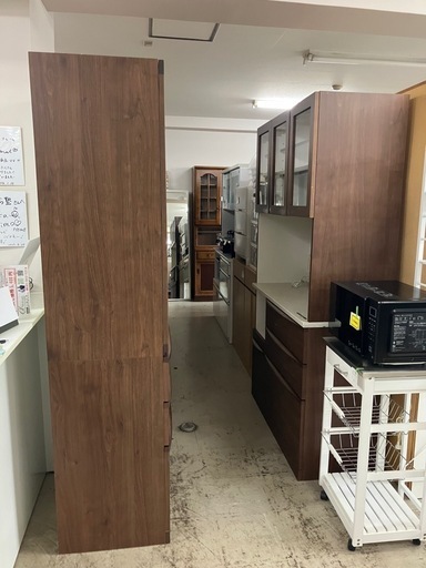 O2409-476 食器棚 引き出し三段 汚れあり 中古　2分割