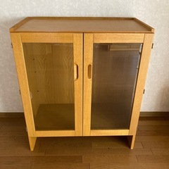 オーダーガラス扉キャビネット